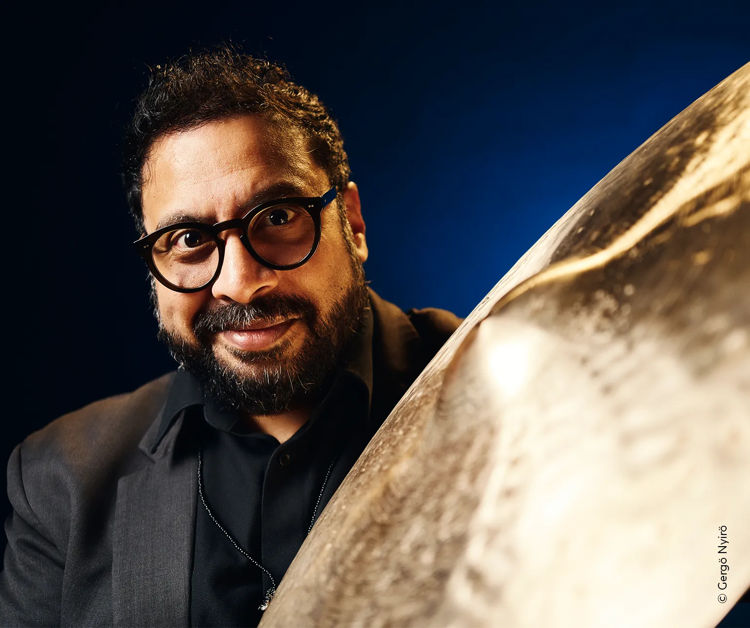 kesivan-and-the-lights-by-gergoe-nyiroe